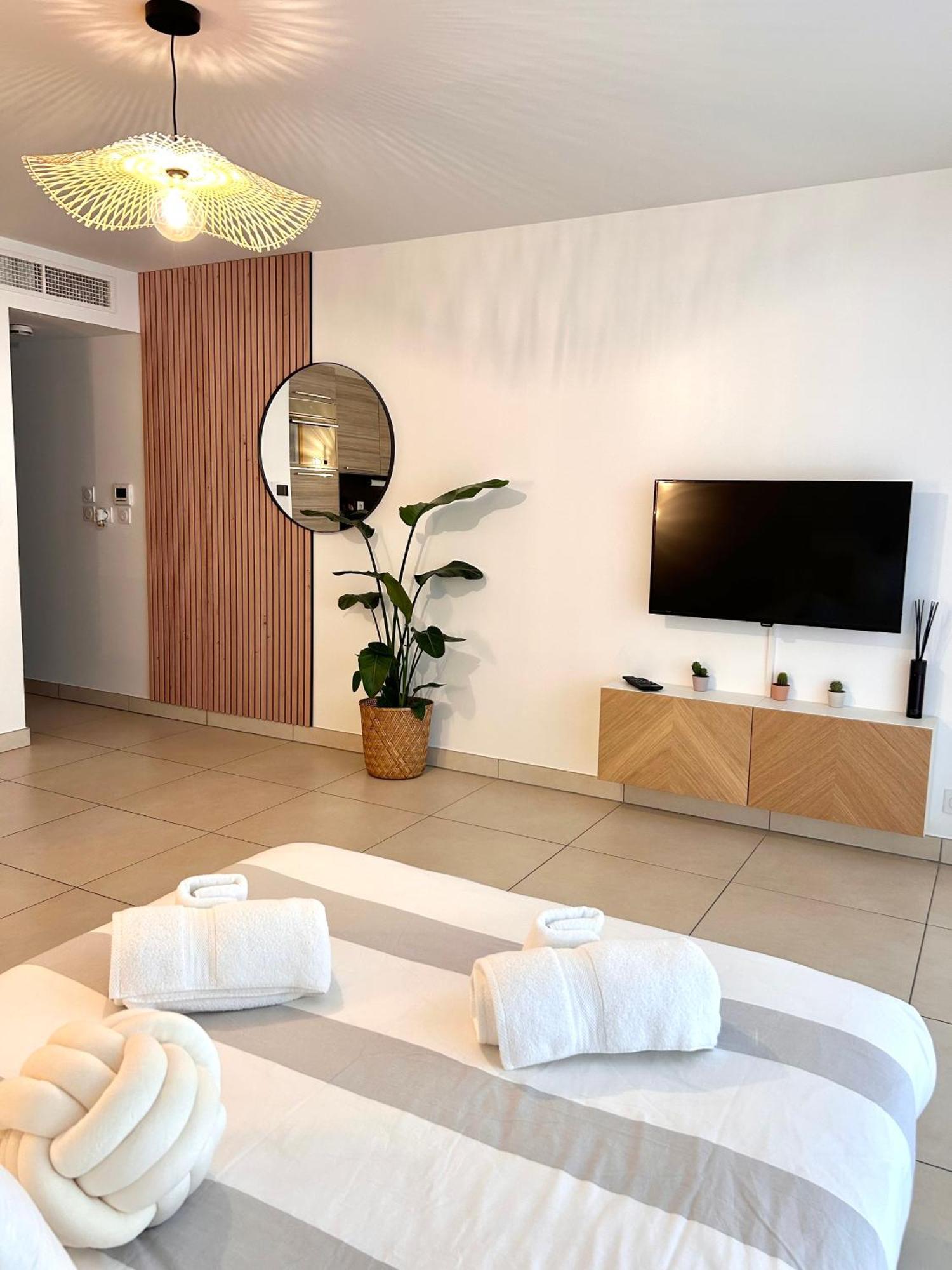 Studio Neuf - Portes De Monaco - Confort - Wifi - Clim Luaran gambar