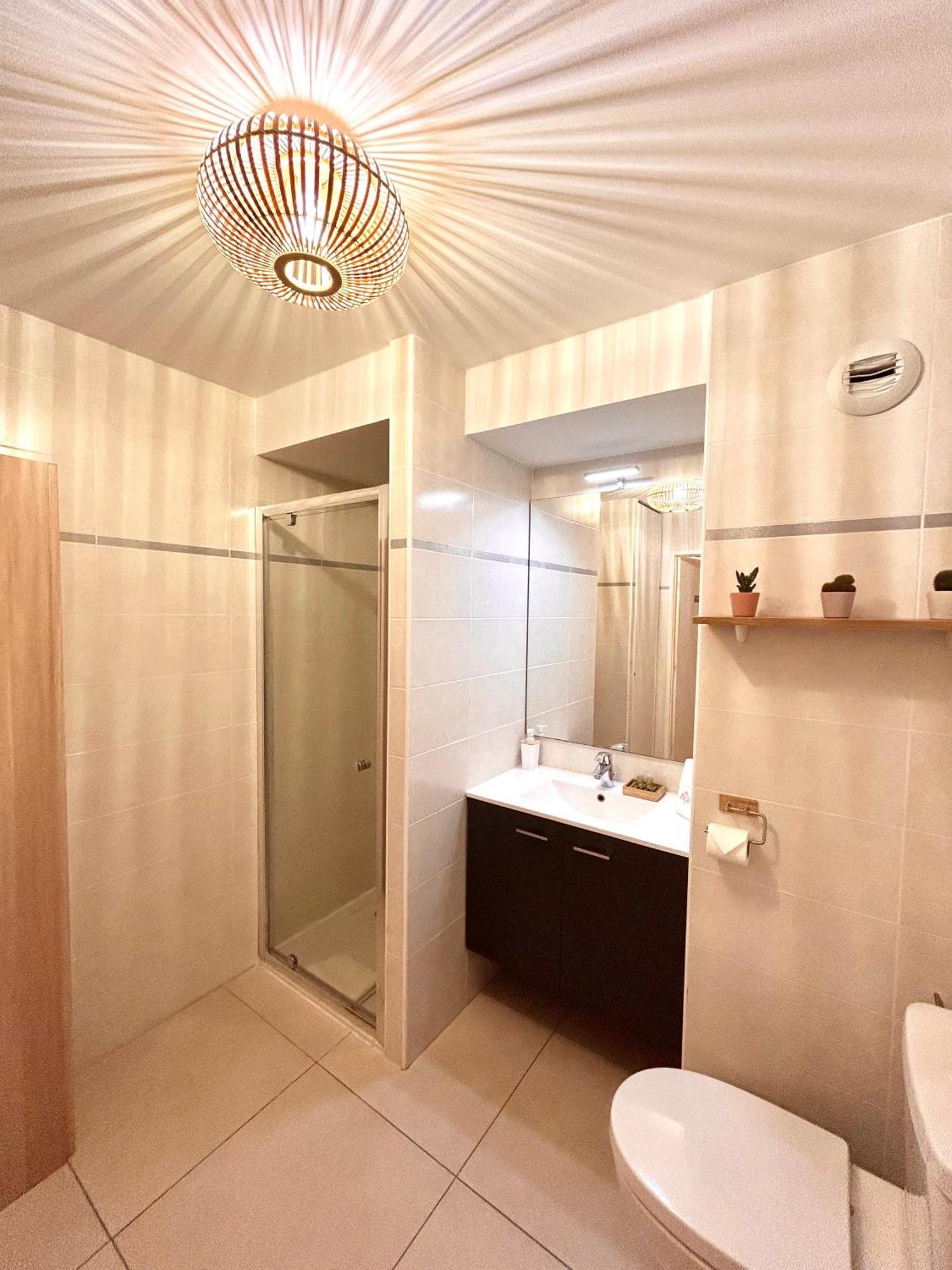 Studio Neuf - Portes De Monaco - Confort - Wifi - Clim Luaran gambar