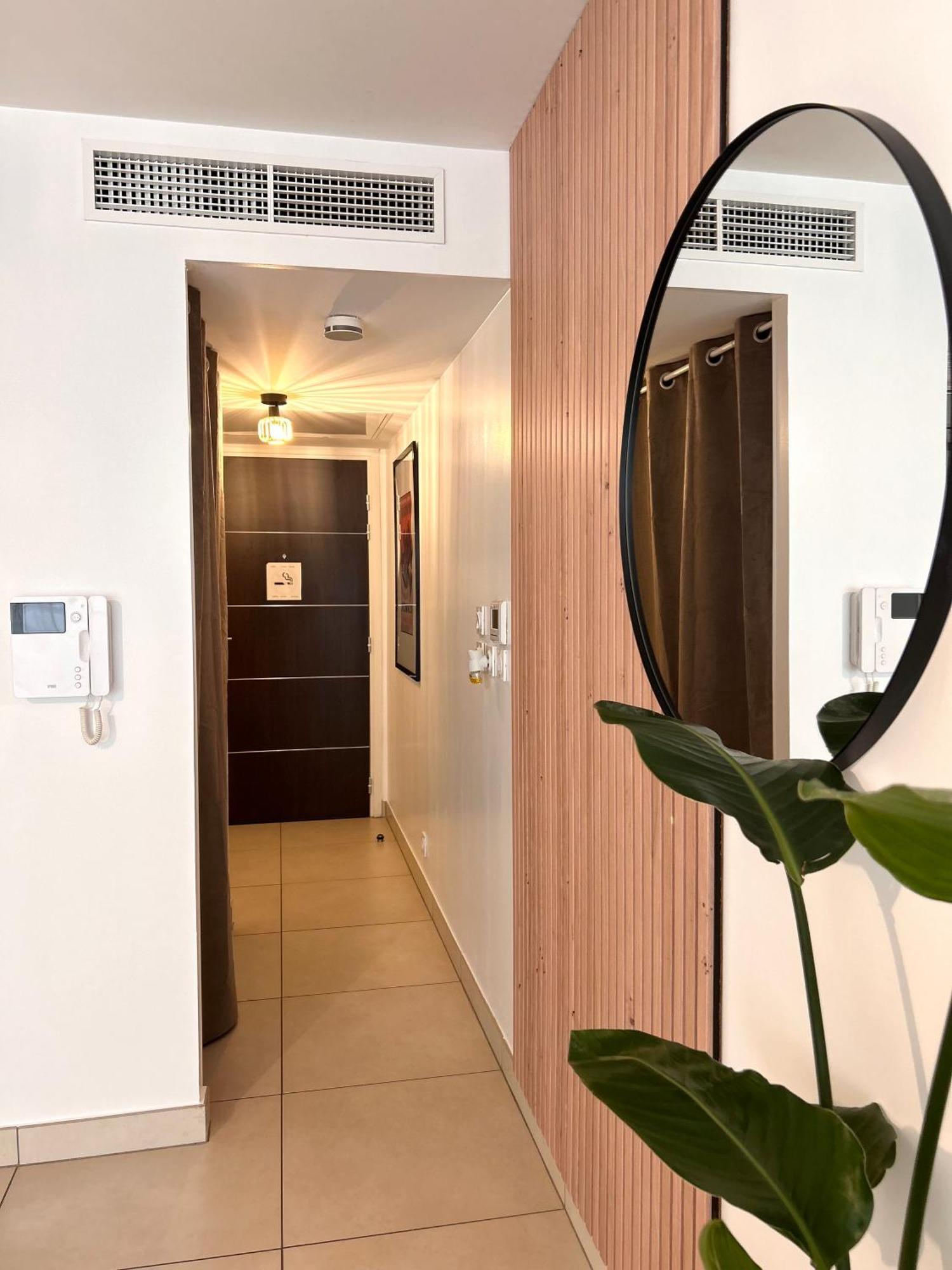 Studio Neuf - Portes De Monaco - Confort - Wifi - Clim Luaran gambar